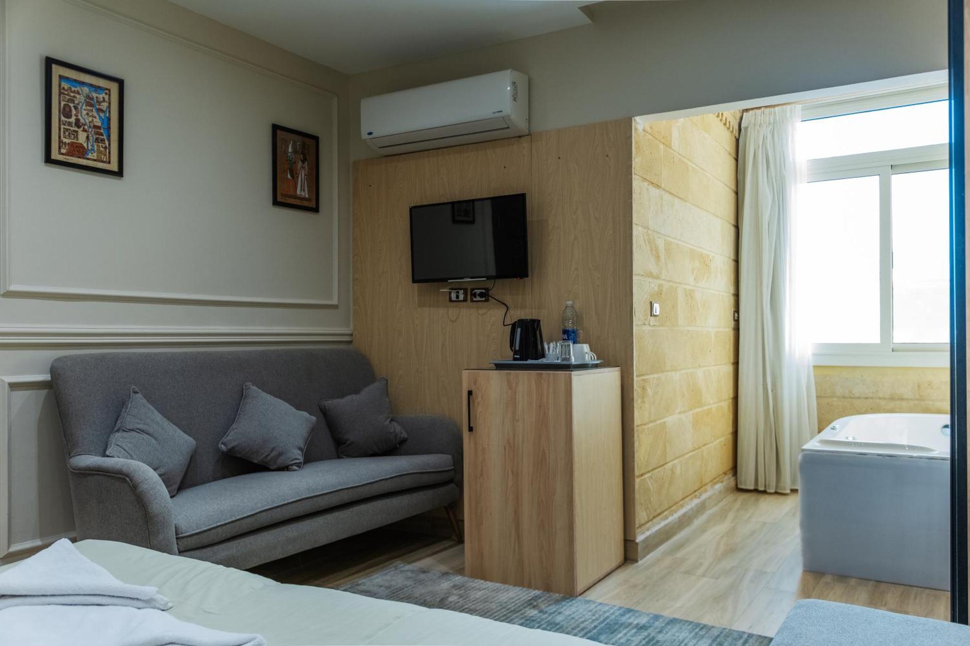 Mirage Pyramids View Hotel Nazlet el-Sisi Exterior photo